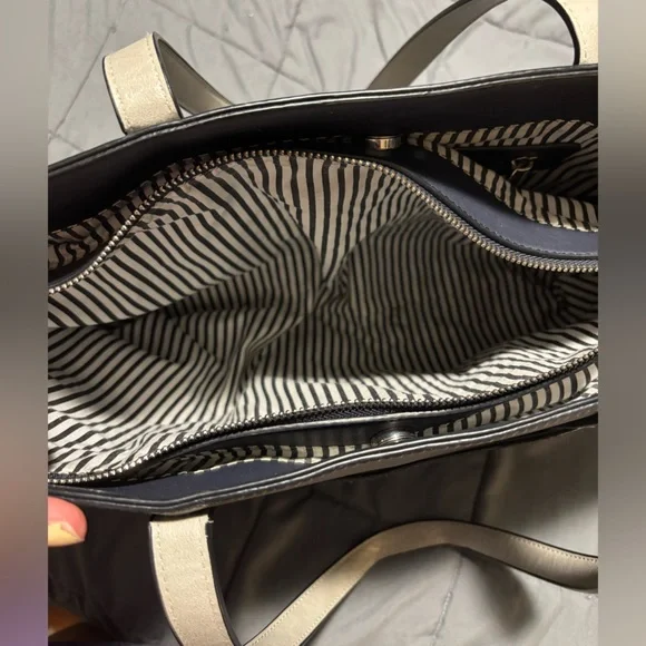 LILY & IVY Gray Leather Tote Bag with Navy Suede Front Pocket - Picture 8 of 9